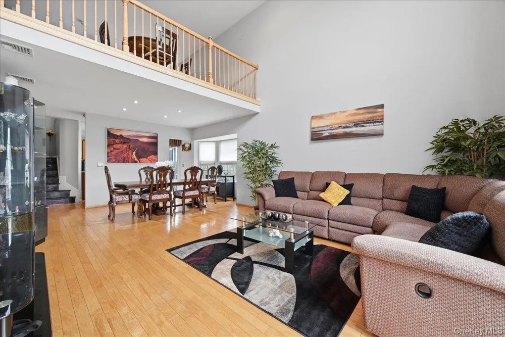 10 Casey Lane Middle Island, NY 11953