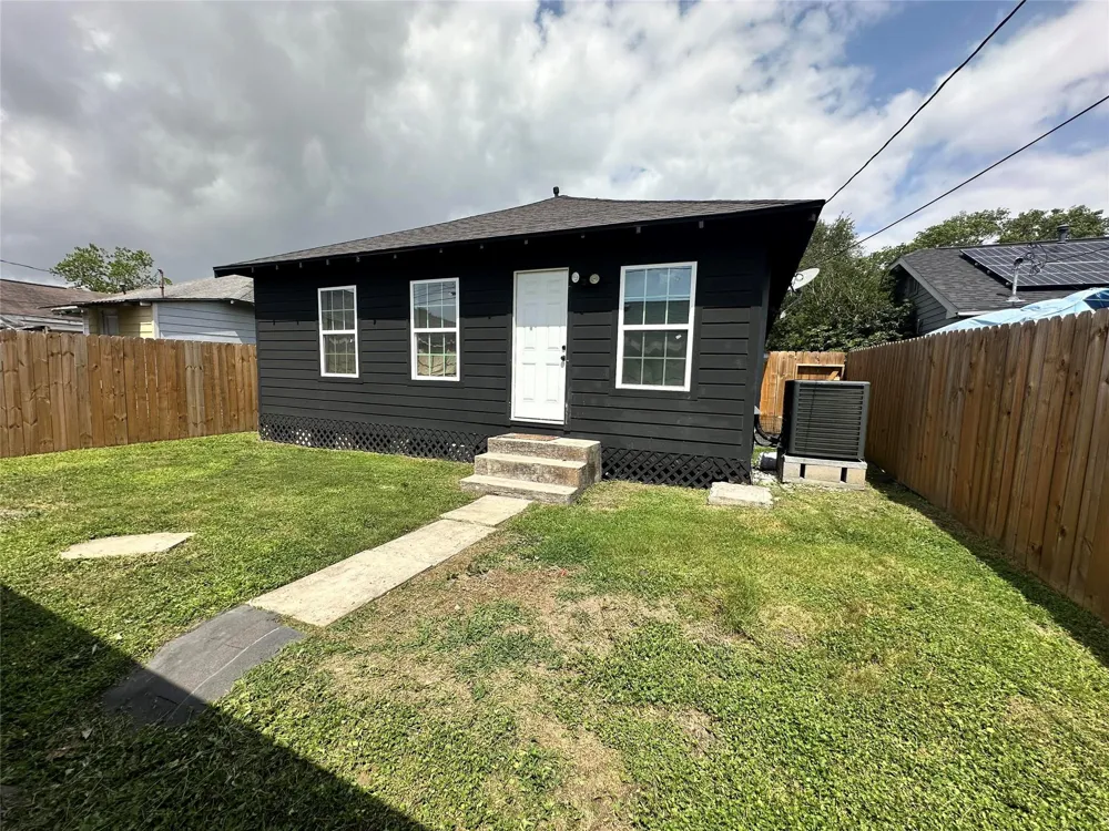 2216 New Jersey Street Baytown, TX 77520