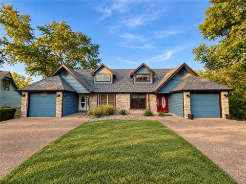 11 Ironwood Drive