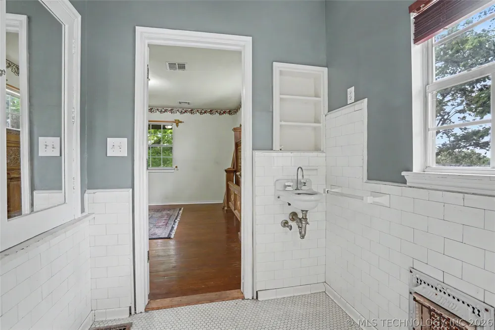 236 W 6th Avenue Bristow, OK 74010