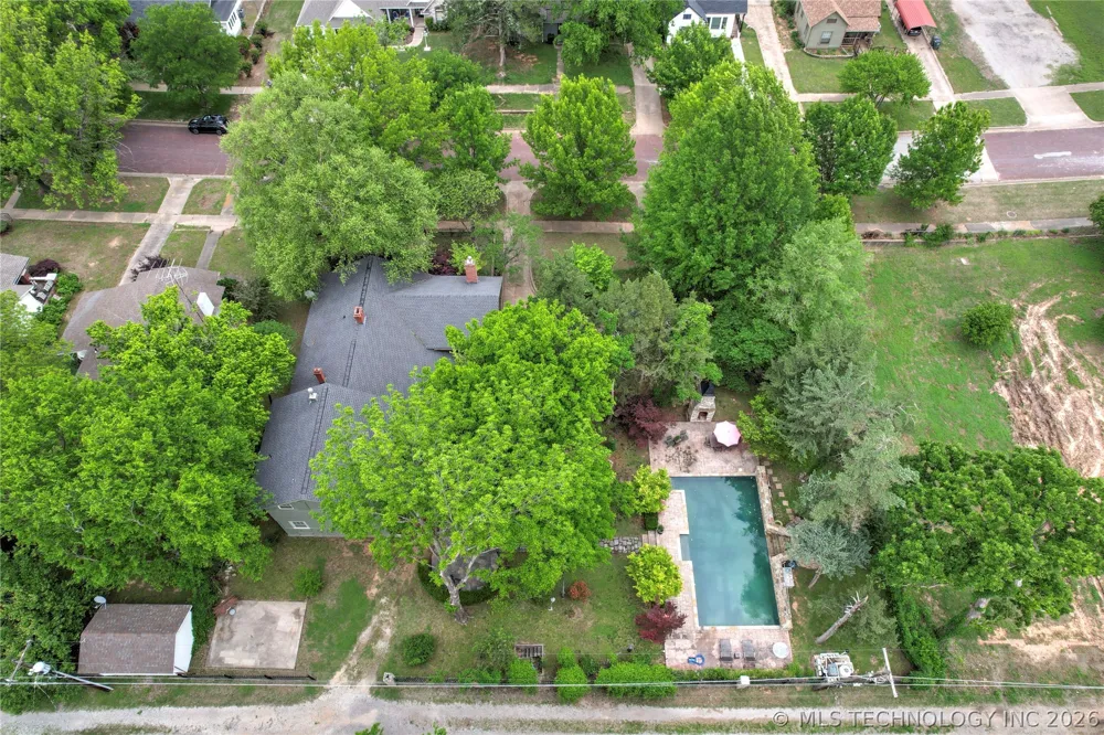 236 W 6th Avenue Bristow, OK 74010