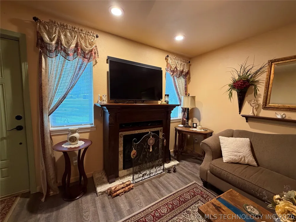 807 S Ross Avenue Fort Gibson, OK 74434