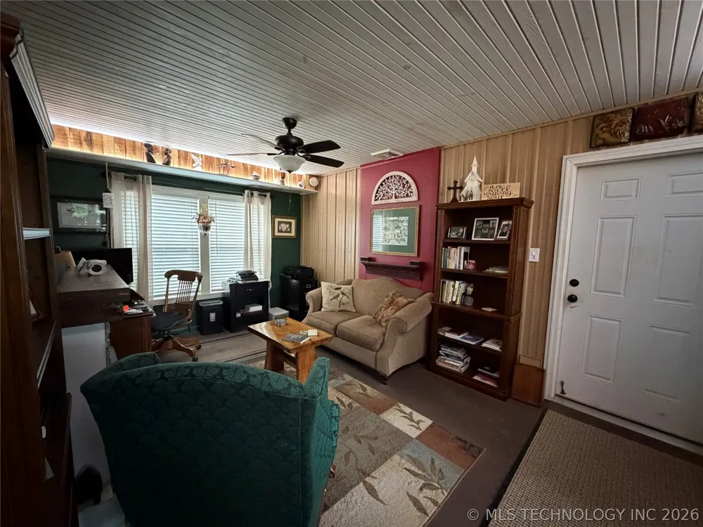 807 S Ross Avenue Fort Gibson, OK 74434