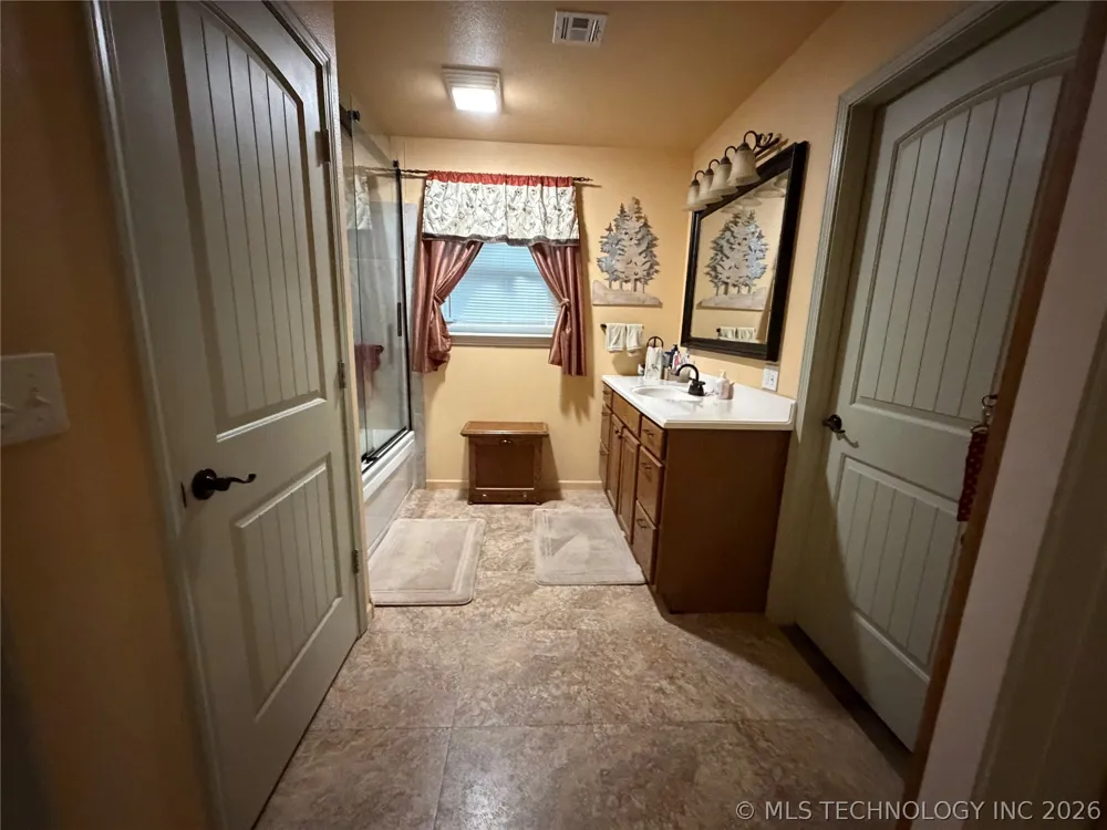 807 S Ross Avenue Fort Gibson, OK 74434