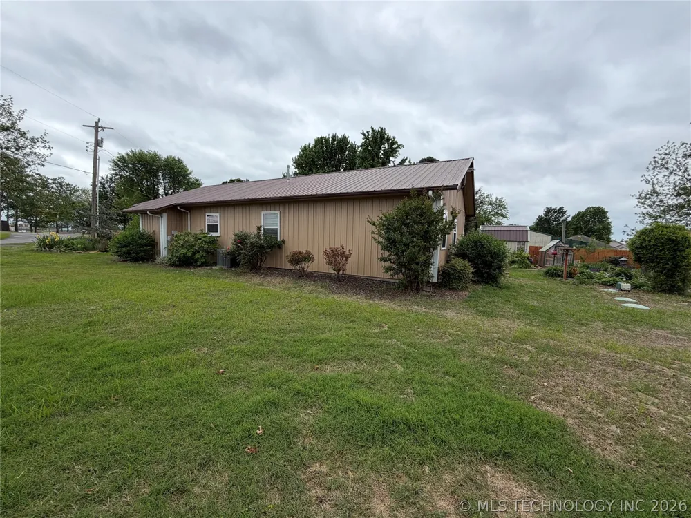 807 S Ross Avenue Fort Gibson, OK 74434