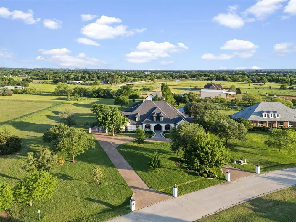 501 W Aurora Vista Trail Aurora, TX 76078