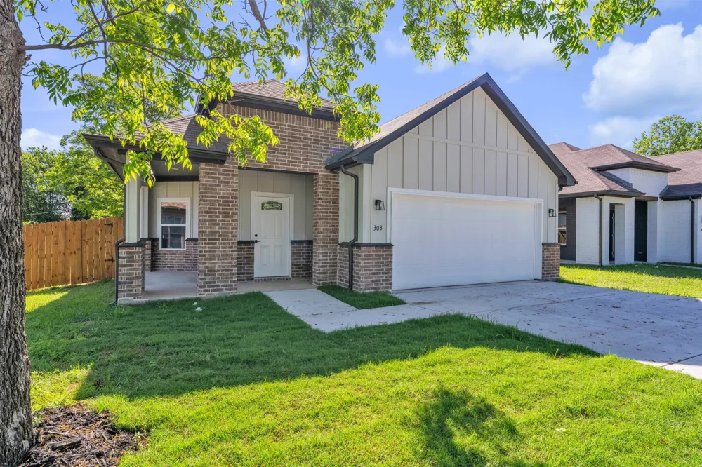 303 Pemberton Street White Settlement, TX 76108