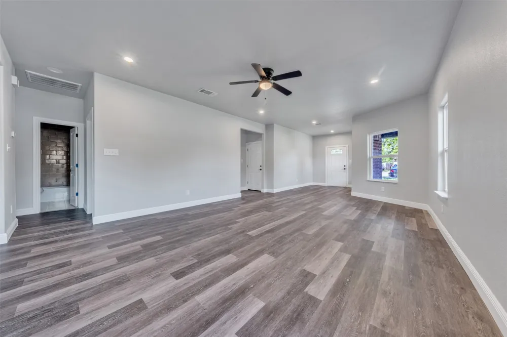 303 Pemberton Street White Settlement, TX 76108