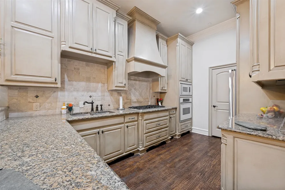 96 Casa Lane #210 Colleyville, TX 76034