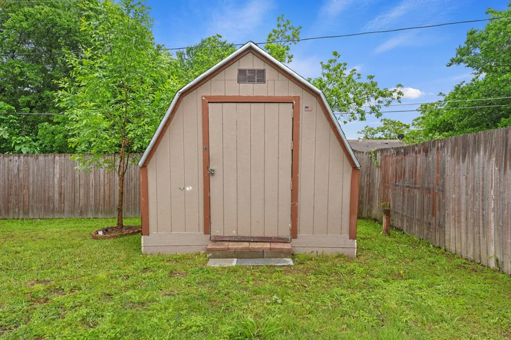 14813 Oakwood Lane Balch Springs, TX 75180
