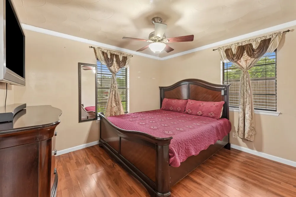 14813 Oakwood Lane Balch Springs, TX 75180