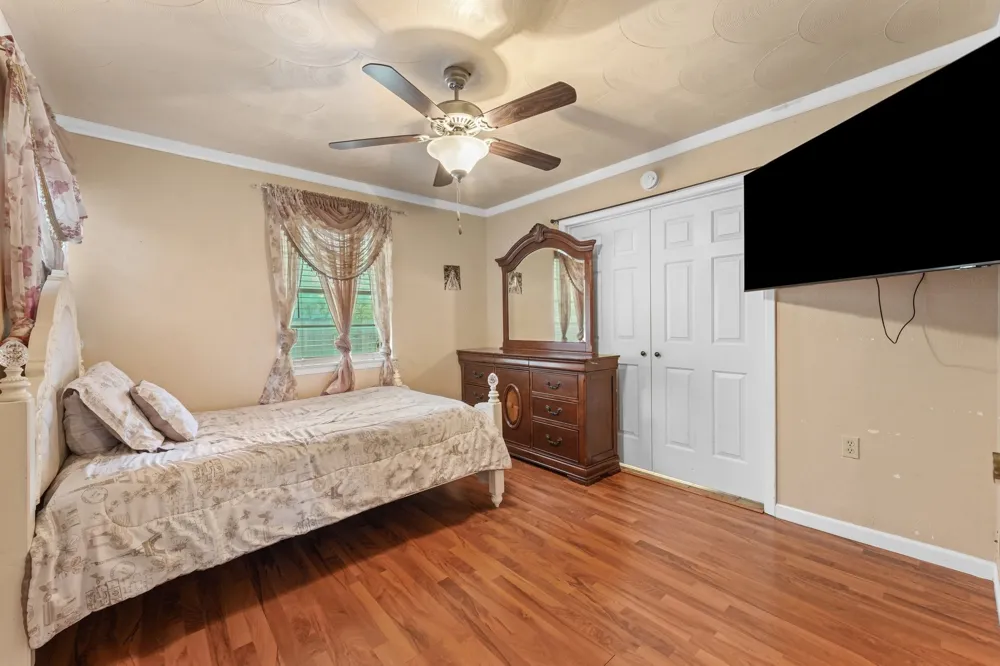14813 Oakwood Lane Balch Springs, TX 75180
