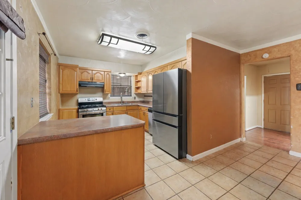 14813 Oakwood Lane Balch Springs, TX 75180
