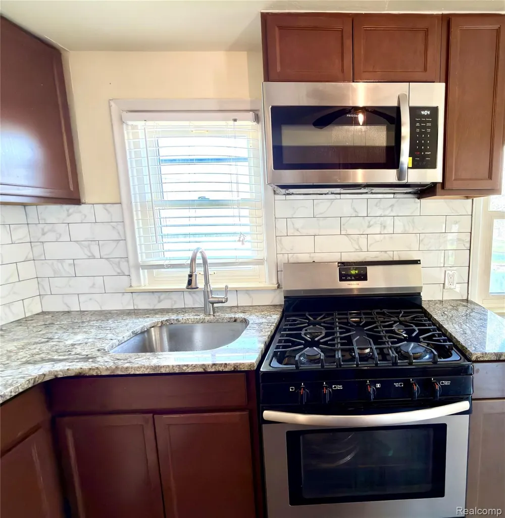 14257 MULBERRY STREET Southgate City, MI 48195