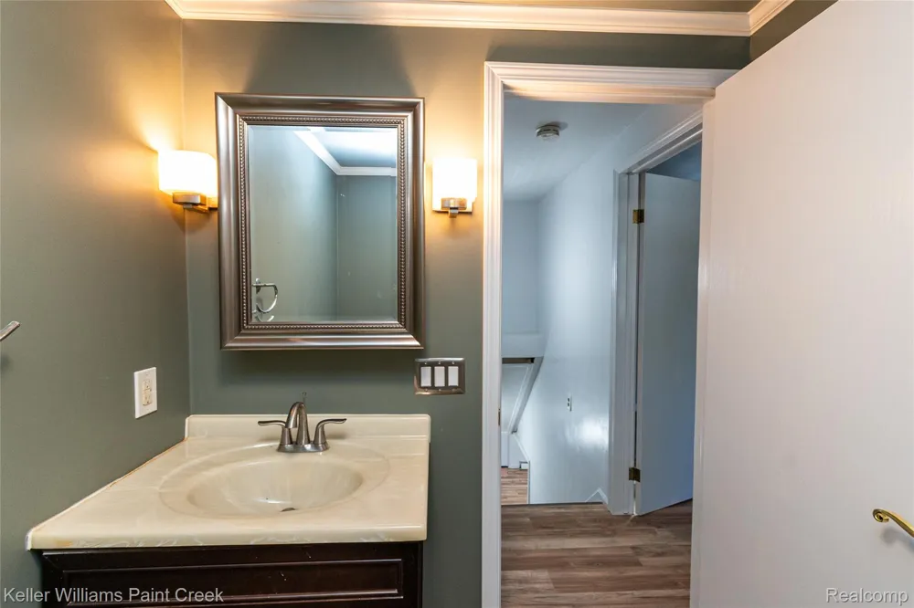 27425 Townley Street Madison Heights City, MI 48071