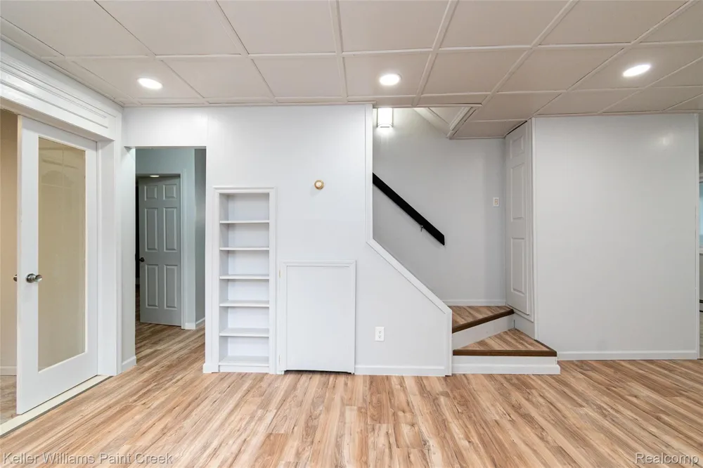 27425 Townley Street Madison Heights City, MI 48071