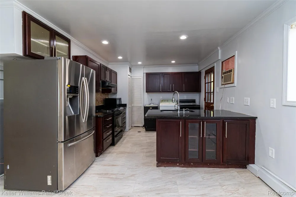 27425 Townley Street Madison Heights City, MI 48071