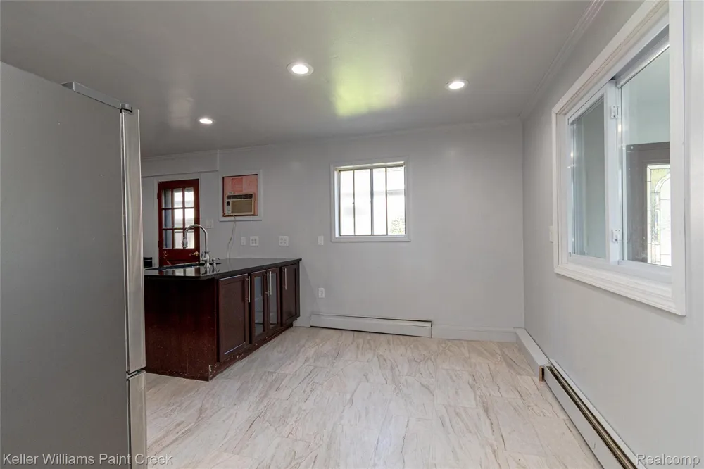 27425 Townley Street Madison Heights City, MI 48071