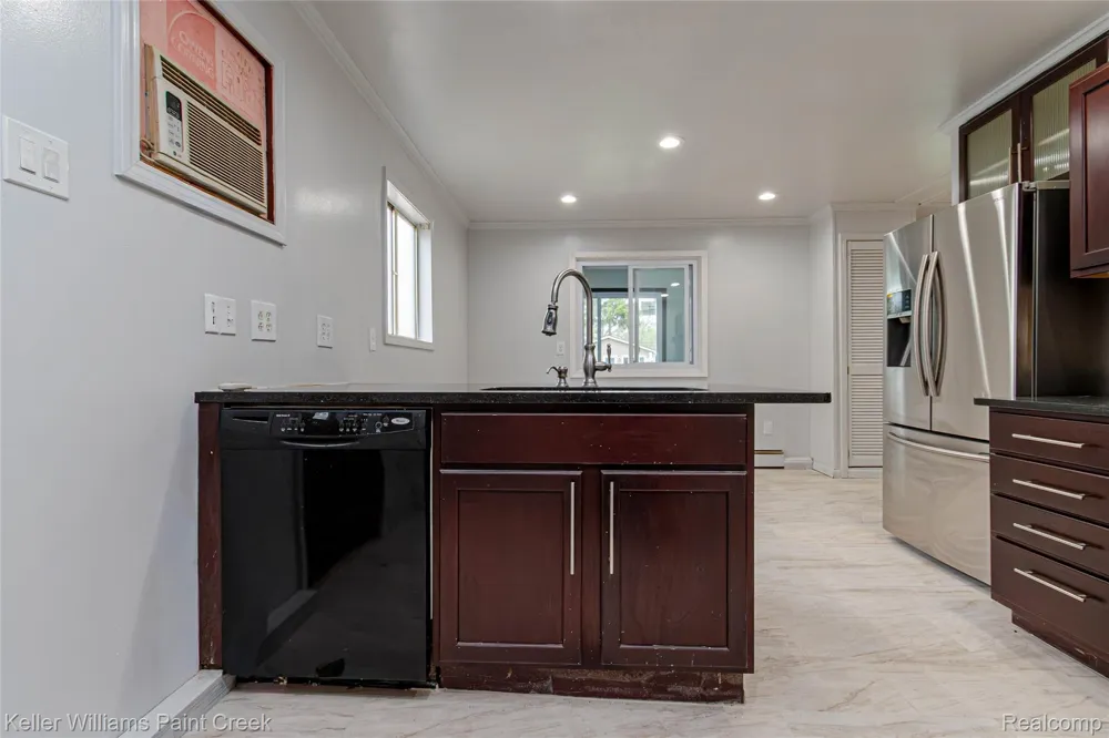 27425 Townley Street Madison Heights City, MI 48071
