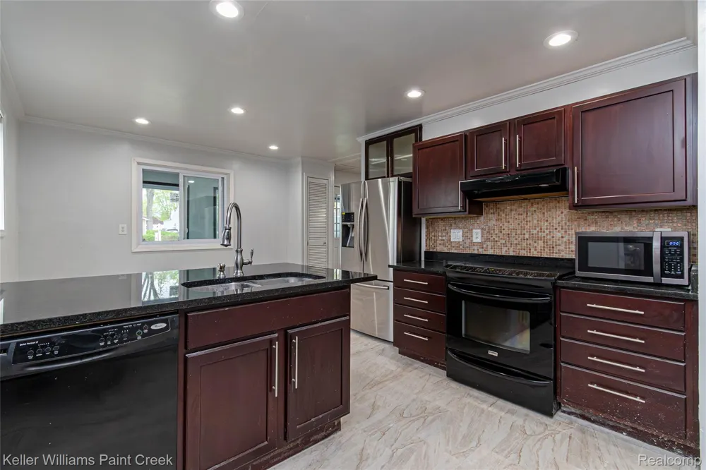 27425 Townley Street Madison Heights City, MI 48071