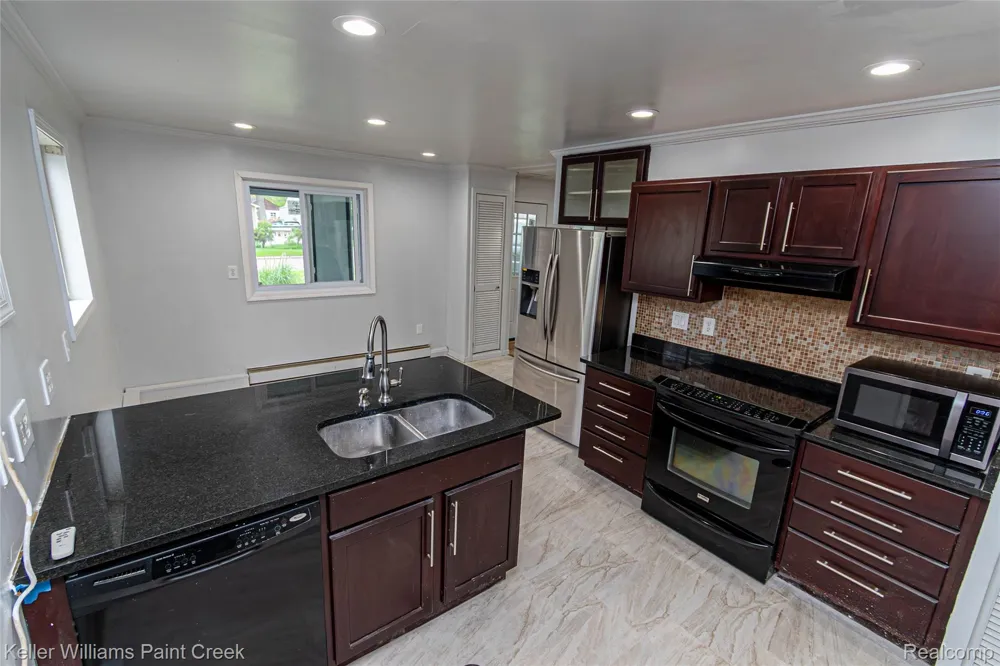 27425 Townley Street Madison Heights City, MI 48071
