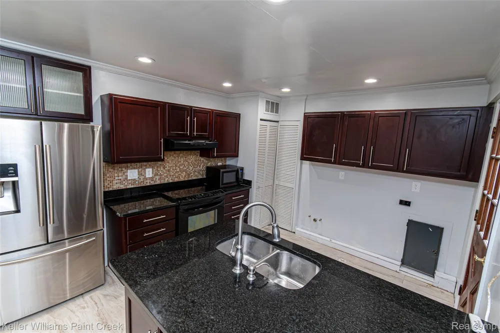 27425 Townley Street Madison Heights City, MI 48071