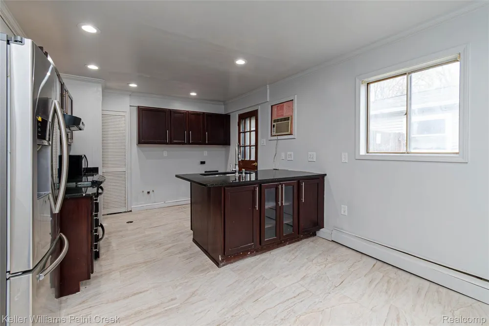 27425 Townley Street Madison Heights City, MI 48071