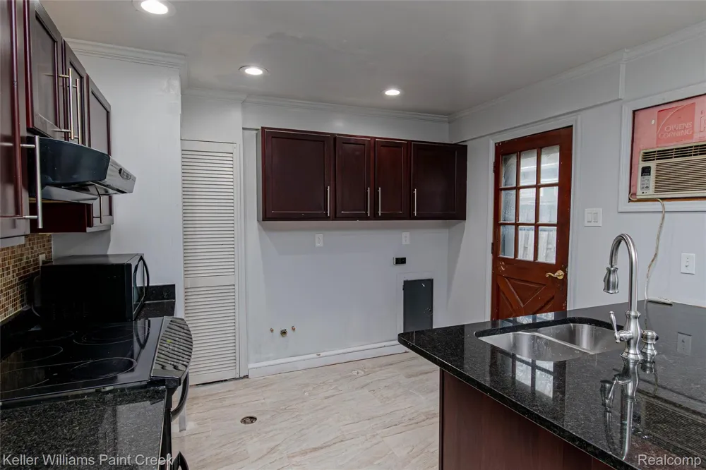 27425 Townley Street Madison Heights City, MI 48071