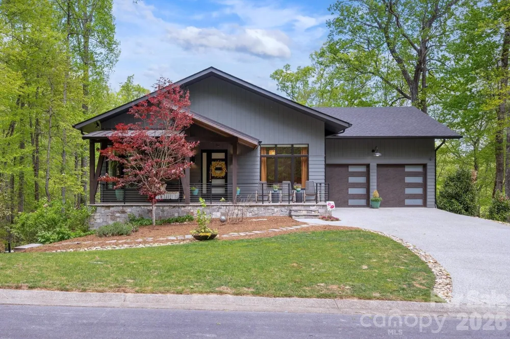 559 Shining Rock Path Horse Shoe, NC 28742