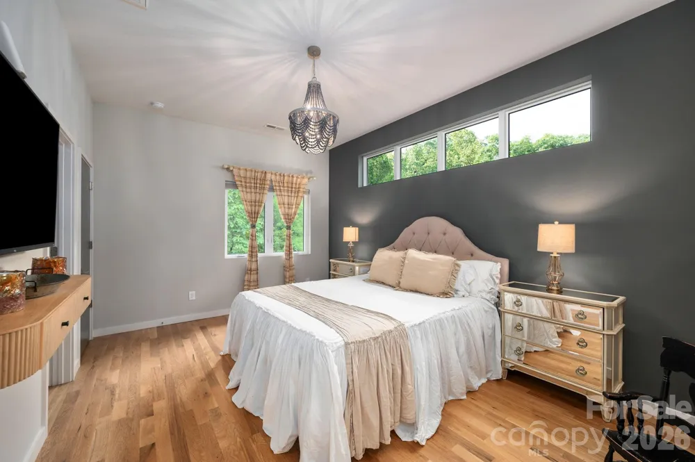 559 Shining Rock Path Horse Shoe, NC 28742