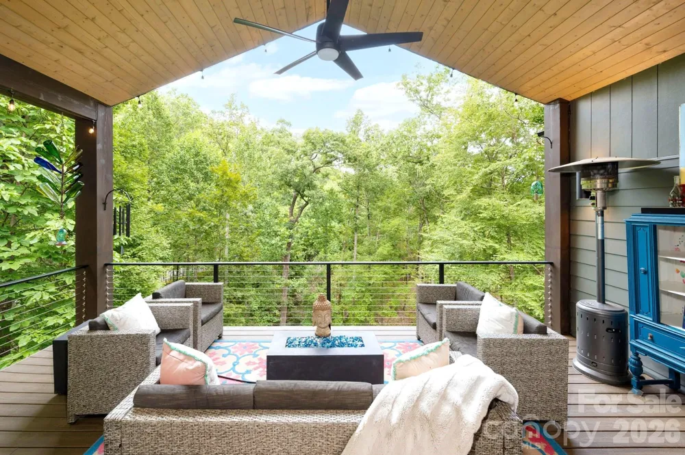 559 Shining Rock Path Horse Shoe, NC 28742