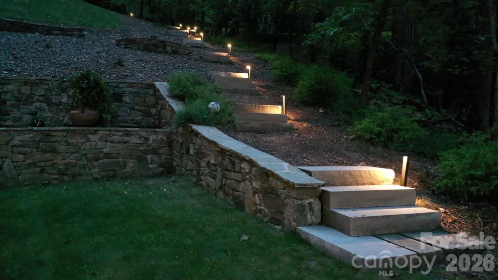 559 Shining Rock Path Horse Shoe, NC 28742