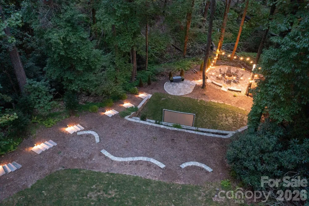 559 Shining Rock Path Horse Shoe, NC 28742