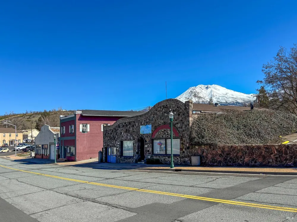 1522 Wakefield Avenue Weed, CA 96094
