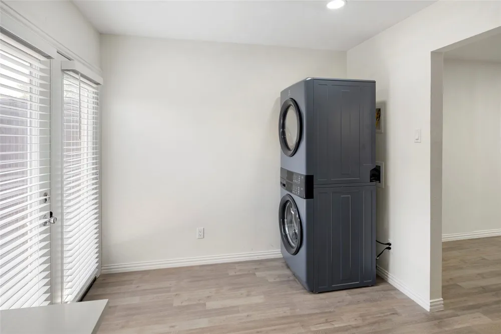 9818 Valley Meadow Place Dallas, TX 75220
