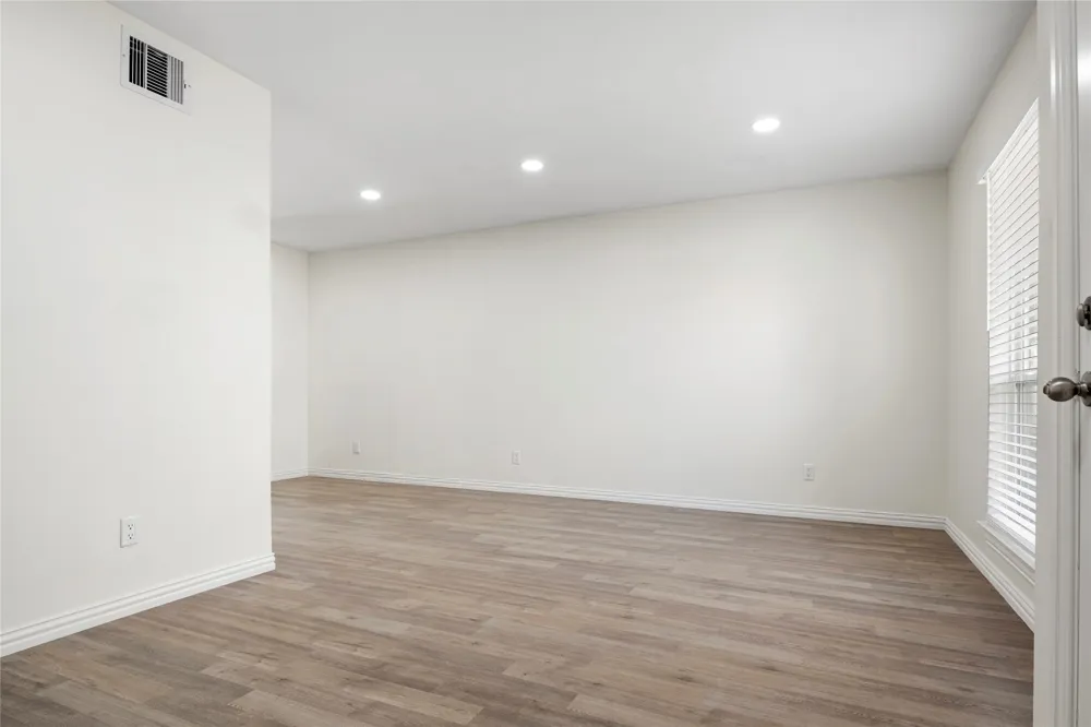 9818 Valley Meadow Place Dallas, TX 75220