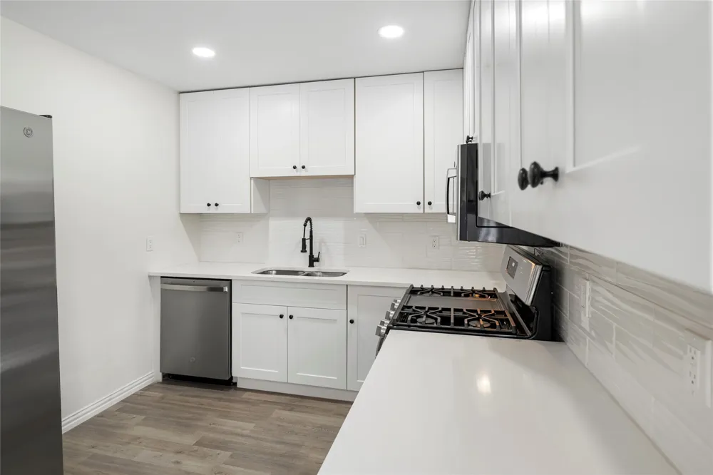 9818 Valley Meadow Place Dallas, TX 75220