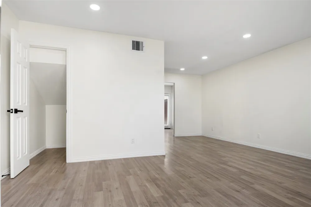 9818 Valley Meadow Place Dallas, TX 75220