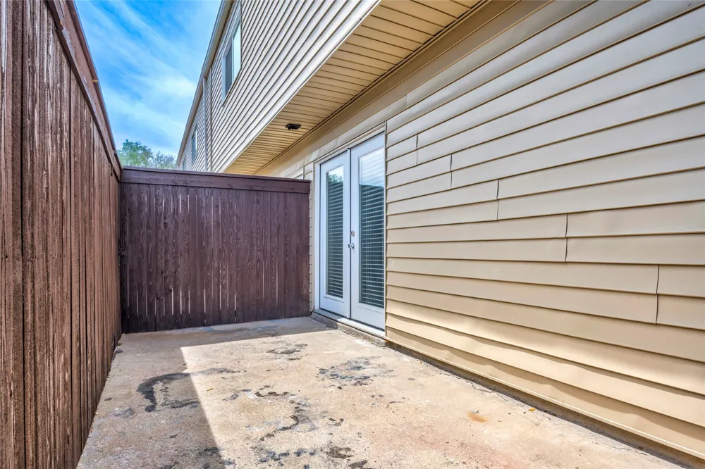 9818 Valley Meadow Place Dallas, TX 75220