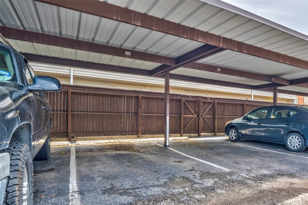 9818 Valley Meadow Place Dallas, TX 75220
