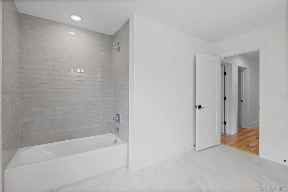 7 Jersey Avenue Miller Place, NY 11764