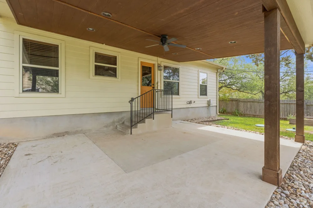 10215 Twin Lake Loop Dripping Springs, TX 78620