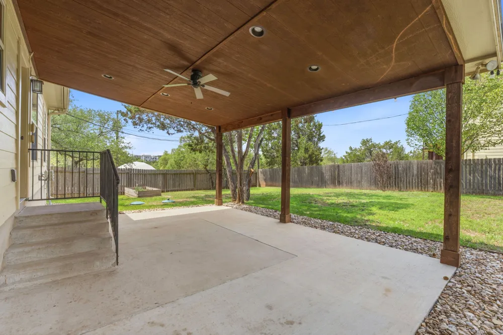 10215 Twin Lake Loop Dripping Springs, TX 78620