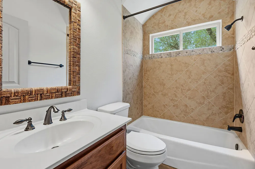10215 Twin Lake Loop Dripping Springs, TX 78620