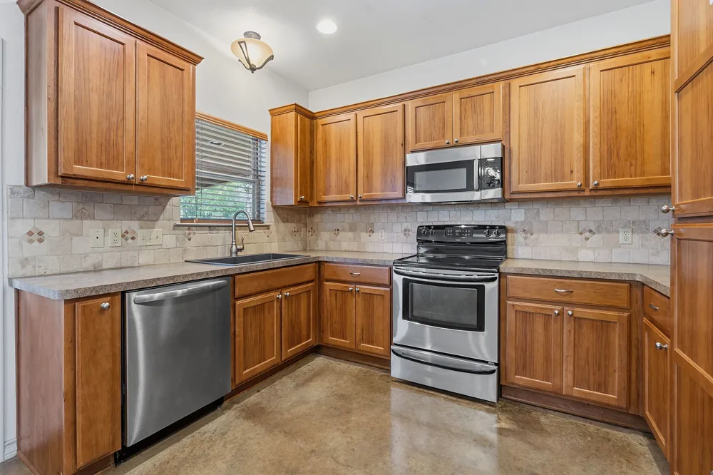10215 Twin Lake Loop Dripping Springs, TX 78620