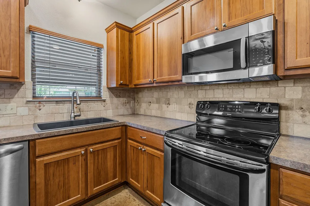 10215 Twin Lake Loop Dripping Springs, TX 78620