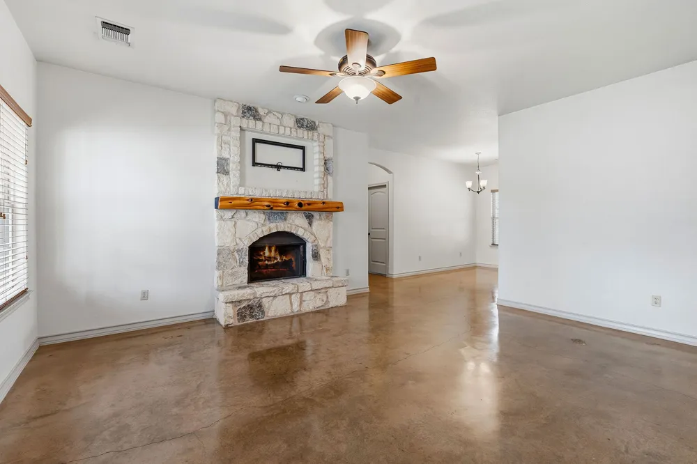 10215 Twin Lake Loop Dripping Springs, TX 78620
