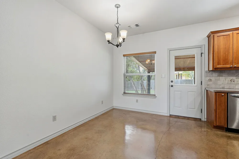 10215 Twin Lake Loop Dripping Springs, TX 78620