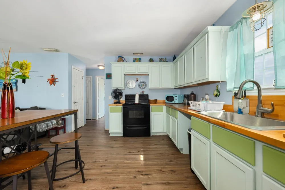 1018 Dolphin Road Gilchrist, TX 77617