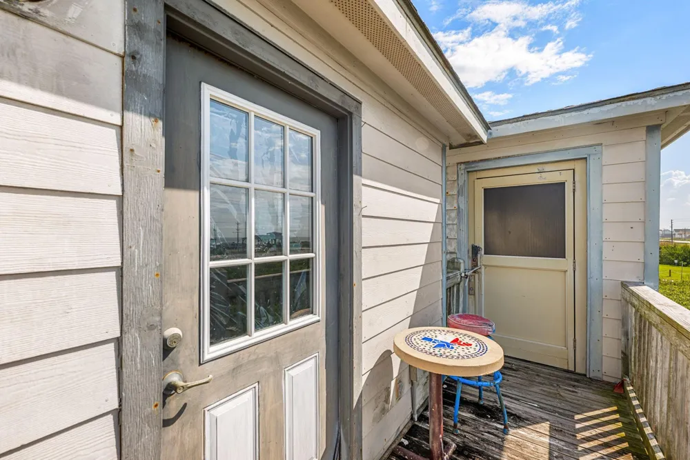 1018 Dolphin Road Gilchrist, TX 77617